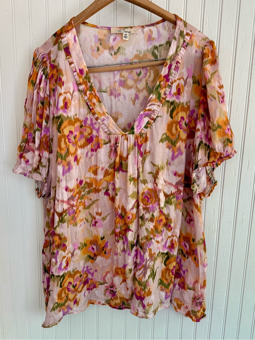 Les Serein Pink Floral Top Size 2X with Short Flutter Sleeves